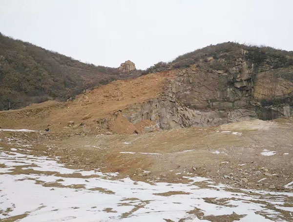 察看千山風景區驚險宮爆破工程